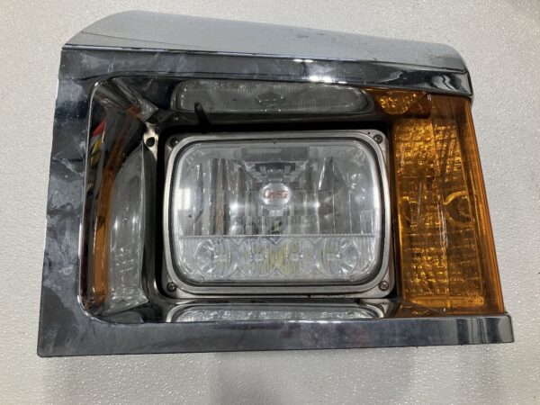 2011-2020 Western Star Trucks 4700 Left/Driver Headlamp - Used | P/N A0682018010